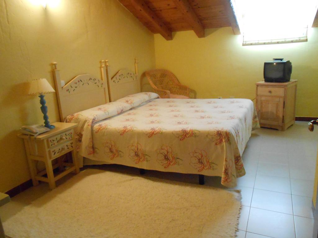Hostal Burgos Torrecaballeros Room photo